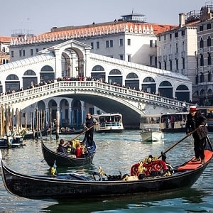 Канал и мост в Венеции