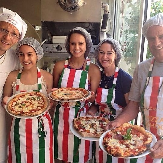Группа приготовила пиццу